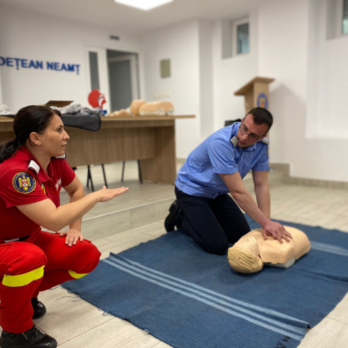 Jandarmii din Neamț învață să acorde primul ajutor