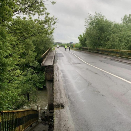 Incidente grave în Baia Mare: o porțiune a podului s-a surpat