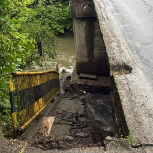 Circulația rutieră în Baia Mare, blocată din cauza deteriorării unui pod