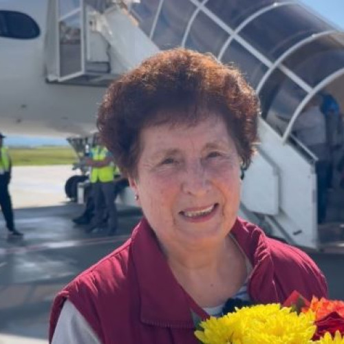 Doamna de 80 de ani zboară pentru prima dată cu avionul