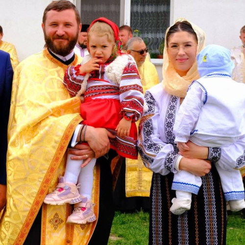 Preot din Botoșani distins de mitropolitul Teofan