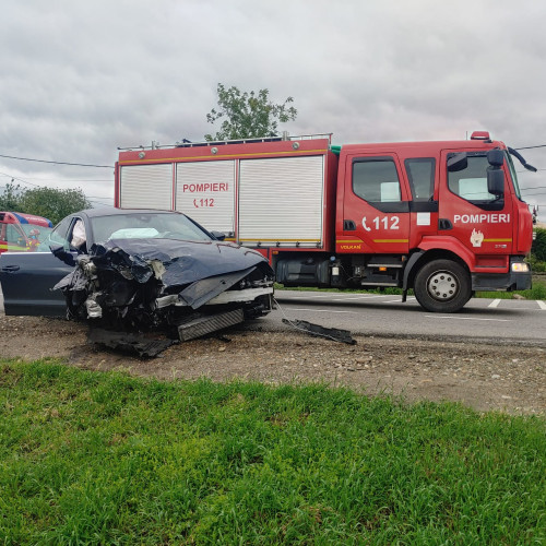 Coliziune între trei autovehicule pe E 85, în comuna Secuieni