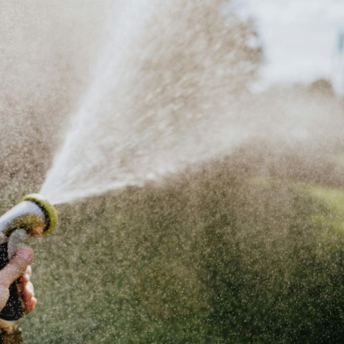 Proprietarii de terenuri agricole din Europa, obligați să obțină autorizații pentru utilizarea apei