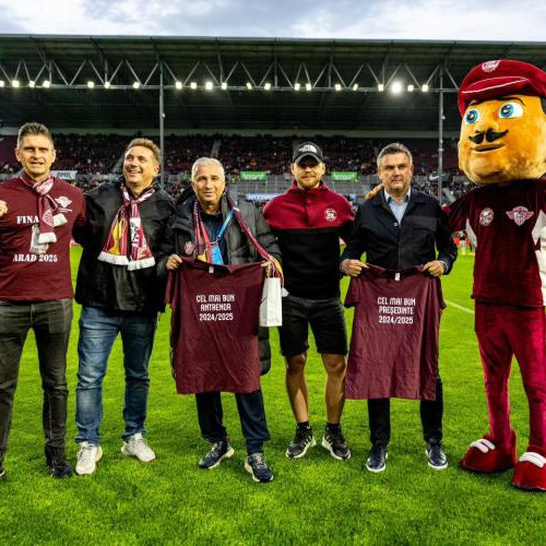 Suporterii CFR Cluj i-au premiat pe Dan Petrescu și Cristi Balaj