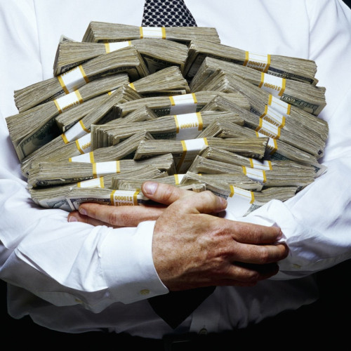 Aproape 600.000 de ieșeni au economii protejate în bănci, dar discrepanțele de avere rămân mari