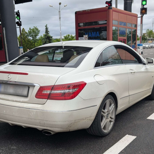 Politistii de frontieră cercetează un bărbat cu mașină fără drept de circulație