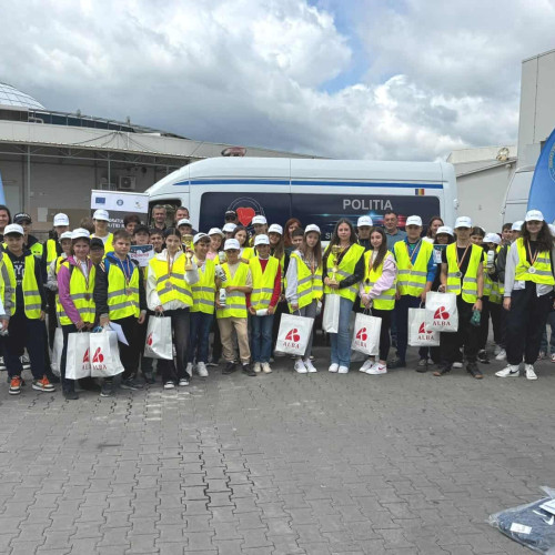 Zeci de copii din Alba au participat la concursul "Patrula școlară în acțiune"