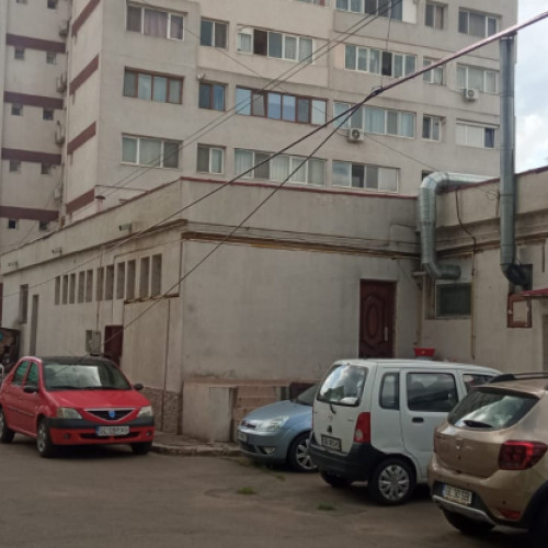 Cablurile electrice creează probleme în zona blocului "Ialomița"