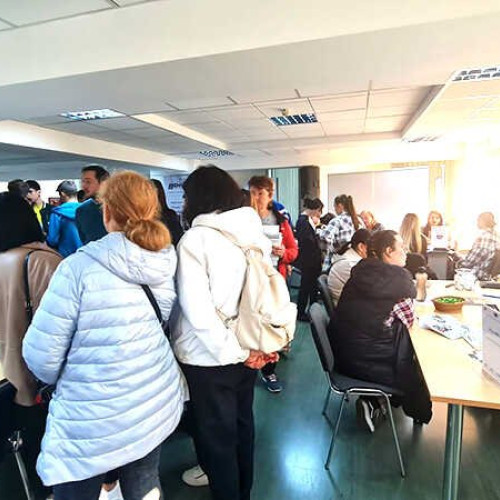 România angajează: majoritatea județelor câștigă angajați