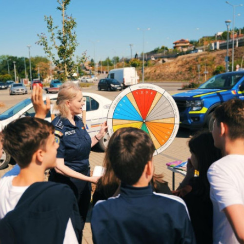 Activități interactive pentru siguranța copiilor, organizate de polițiștii bihoreni