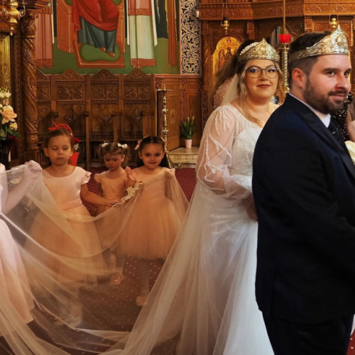 Dragoste și tradiție: Cosmin și Elena își unesc destinele