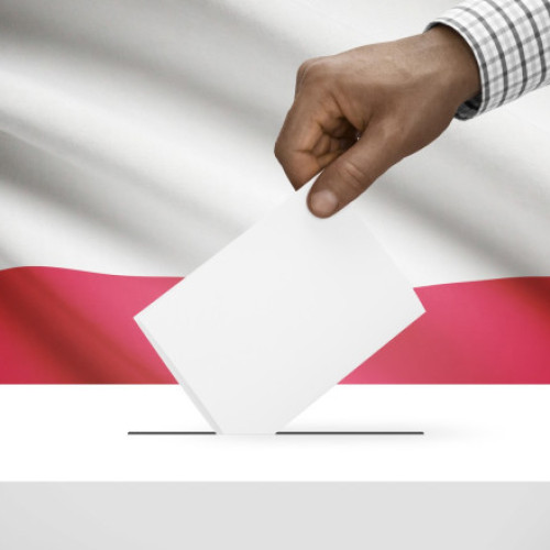 Candidatul Coalitiei Civice conduce în sondajele electorale din Polonia