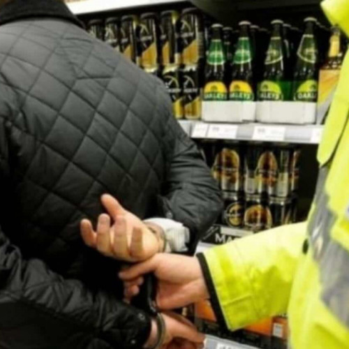 Tânăr reținut după o spargere în Podololeni