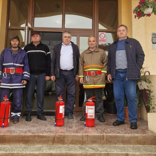 Incident la Primăria Corlăteni: Un bărbat amenință cu autoaprinderea din nemulțumiri legate de pășunat