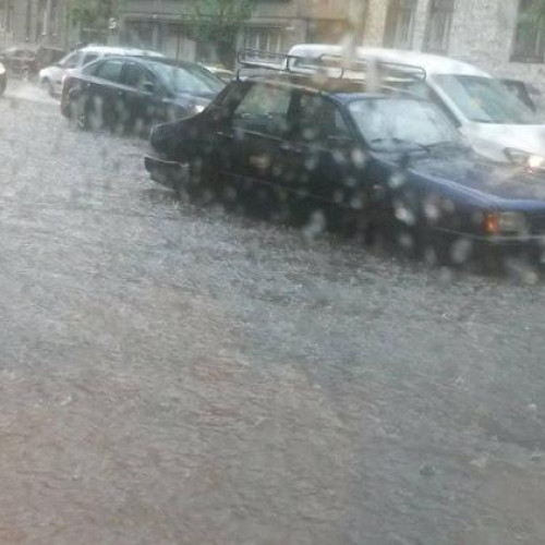 Intervenție urgentă solicitată de o clujeancă din Calea Mănăștur pentru infiltrații de apă