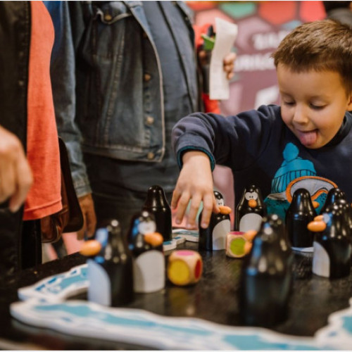 Caravana cu Jocuri aduce bucurie de Ziua Copilului la Oradea