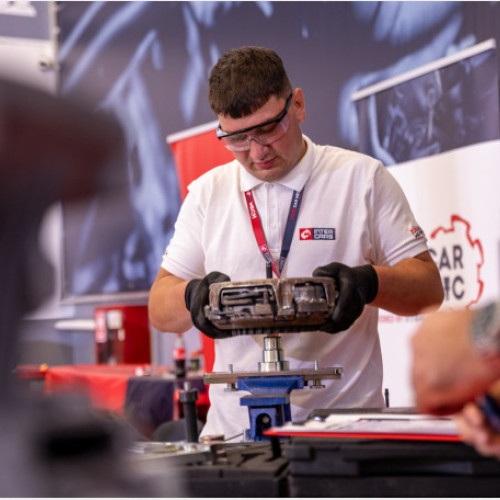 Elev din Alesd câștigă concursul Young Car Mechanic România