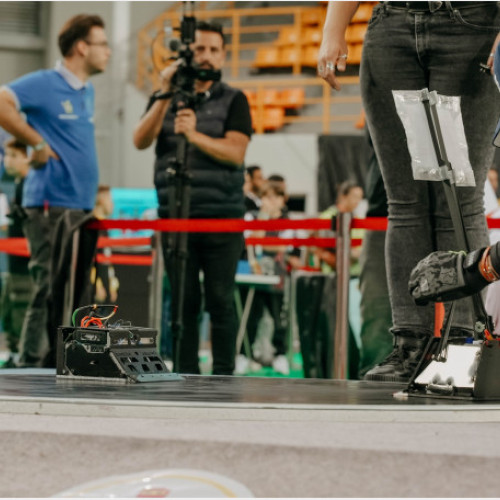 RoboManiacs obține rezultate remarcabile la competiții internaționale