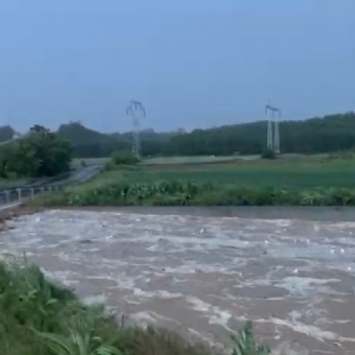 Creșterea debitului pârâului Carecna afectează circulația între Paunesti și Movilita