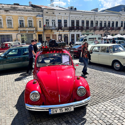 Întâlnire tradițională de primăvară a pasionaților de automobile de epocă în Botoșani