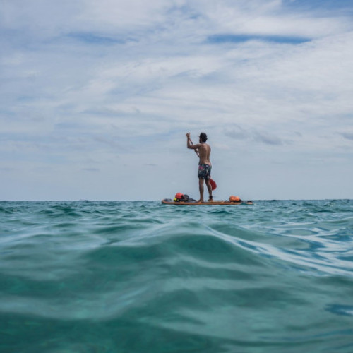 Franțez arestat după ce a traversat ilegal granița dintre Estonia și Rusia pe o placă de paddle