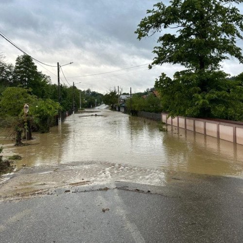 În urma ploilor abundente, drumurile din Vrancea sunt afectate