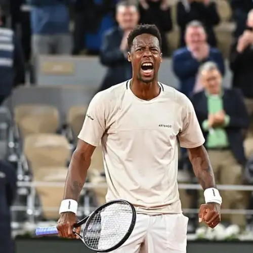 Gael Monfils avansează în runda a doua la Roland Garros