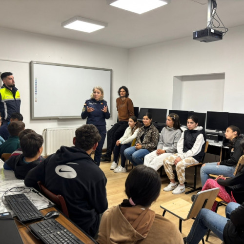 Delincvența juvenilă, discutată cu elevii din Piatra-Neamț