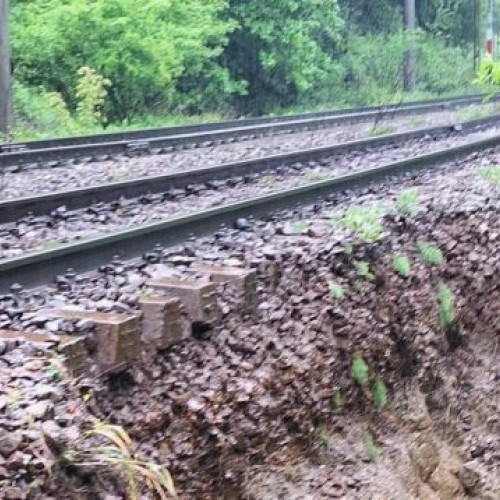 Alunecare de teren pe linia ferată între Predeal și Timișu de Sus