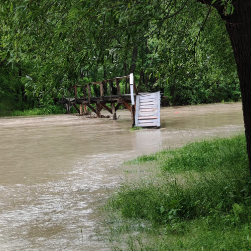 Gospodării izolate în Neamț din cauza precipitațiilor abundente