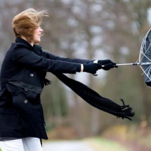 Avertizare cod galben pentru vânt puternic în zona metropolitană Cluj