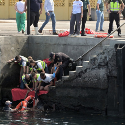 Patru femei și trei fetițe au murit în urma răsturnării unei bărci de migranți în Insulele Canare