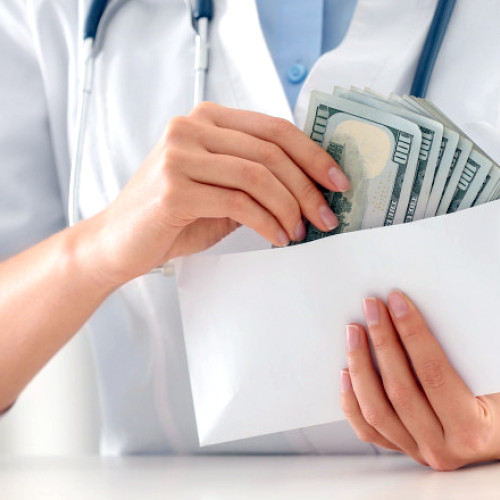 Medicul ginecolog din Petroșani a fost condamnat pentru luare de mită