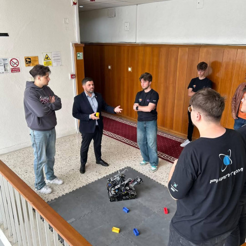 Vizita echipelor de robotică la Prefectura Dâmbovița