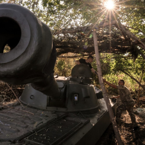 Rusia a mobilizat 50.000 de soldați la granița cu Ucraina, avertizează Zelenski