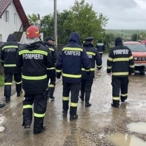 Intervenții ale pompierilor militari în Botoșani, din cauza vremii severe