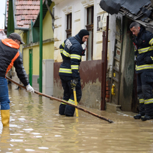 Inundații în patru județe: 400 de persoane evacuate