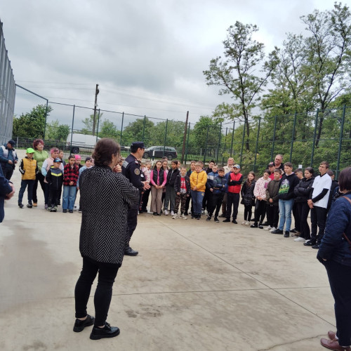 Exercitiu de evacuare la Scoala Gimnaziala nr. 1 din Corlateni