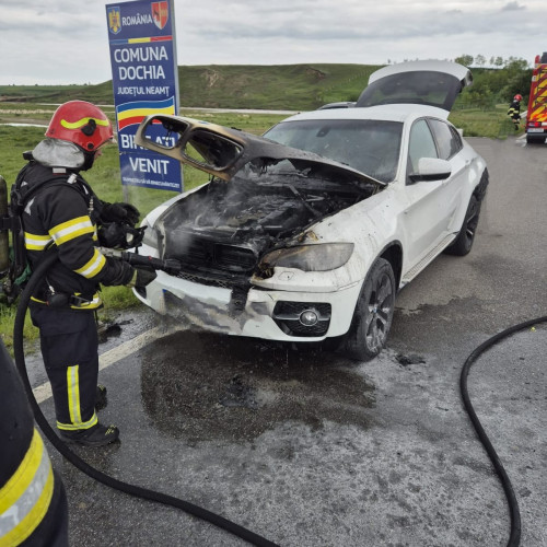 Incendiu la un autoturism pe DJ 157 în Neamț