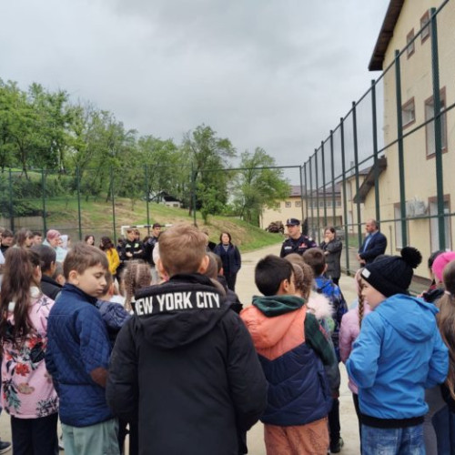 Exercitiu de evacuare la Școala Gimnazială nr. 1 din Corlăteni pentru pregătirea în situații de urgență