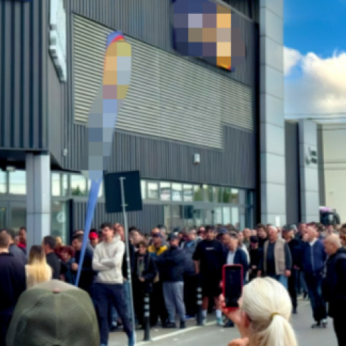 Cozi mari la deschiderea unui nou magazin de electrocasnice în Cluj-Napoca