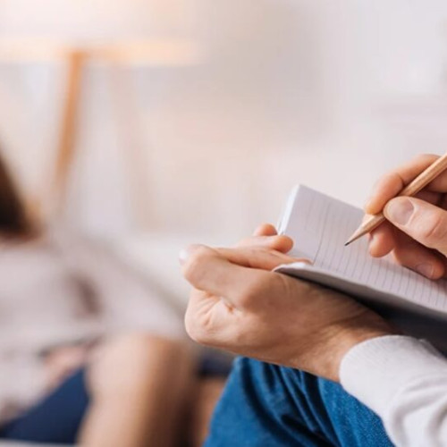 Creșterea numărului de tineri care apelează la psiholog în Iași