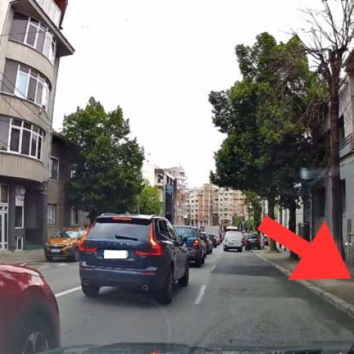 Mașină parcată pe trotuar blochează parțial trecerea pietonilor, notează stiridecluj.ro. Vehiculul avea o vizibilitate redusă asupra drumului, ceea ce a crescut riscul de accidente. Potrivit martorilor, conducătorul auto a decis să iasă de pe trotuar și să intre pe carosabil fără a acorda prioritate unui alt vehicul care circula regulamentar pe sensul de mers.