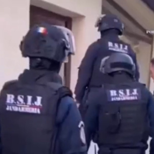 Trei persoane, implicate în traficul de droguri în Alba Iulia, au fost puse sub acuzare