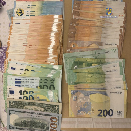 Un bătrân de 69 de ani era liderul unui grup infracțional organizat, potrivit unui comunicat al DIICOT - Biroul Vrancea. Potrivit monitorulneamt.ro, ancheta a scos la iveală faptul că, la începutul anului 2024, sub coordonarea acestui inculpat, a fost formată o rețea criminală. Membrii grupului au abordat victimele în spații publice, adresându-le amenințări legate de siguranța lor fizică și a familiei.