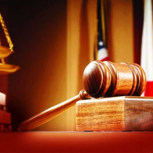 Tribunalul Vrancea a decis arestul la domiciliu pentru trei suspecți acuzați de constituire de grup infracțional organizat și șantaj