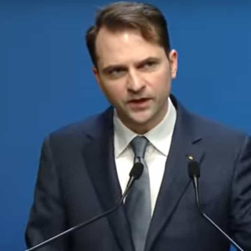 Ministrul Energiei, Sebastian Burduja, asigură că liberalizarea pieței energetice din 1 iulie nu va duce la creșteri exagerate ale facturilor, iar românii vulnerabili vor fi protejați în continuare, potrivit alba24.ro. El notează că, în ultimii trei ani, plafonarea și compensarea facturilor au făcut ca România să aibă al patrulea cel mai ieftin gaz și energia electrică cea mai accesibilă din UE.