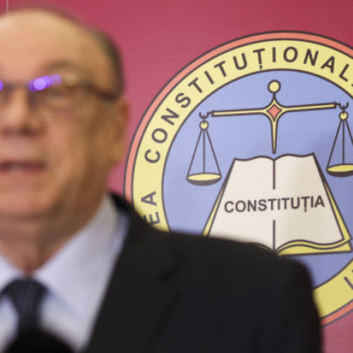 Cei nouă judecători ai Curții Constituționale a României au venituri de zeci de mii de euro anual, doar din indemnizațiile de la CCR, potrivit declarațiilor de avere depuse pentru anul 2024, referitoare la anul fiscal 2023. Potrivit Digi24, aceștia au obținut sume impresionante, iar un exemplu este președintele CCR, Marian Enache, care a avut venituri totale de aproximativ 250.000 de euro într-un singur an. În plus, unele dintre aceștia mai au și venituri din pensii, menționează sursa citată.