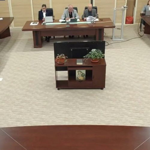 Consiliul Local Alba Iulia a aprobat, în ședința din 29 mai, două proiecte de construire a unor antene de telefonie mobilă, potrivit alba24.ro. Una dintre antene va fi amplasată în zona cartierului Micesti, iar cealaltă în zona Schit, ambele pe terenuri extravilane. La sedință au fost prezenți și locuitori din cele două zone, care au cerut ca opiniile lor să fie luate în considerare, motivând că nu sunt de acord cu aceste investiții.