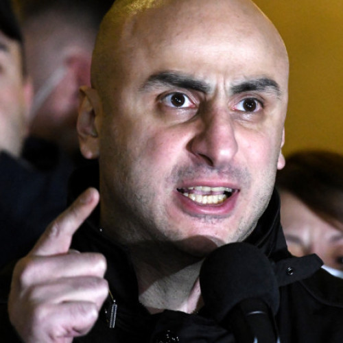 Poliția din Georgia a arestat liderul opoziției, Nika Melia, într-o acțiune care a fost descrisă de avocatul său drept „rapire” și „abuz de forță”. Potrivit avocatului Ghiorghi Kondahasvili, autoritățile au folosit forța pentru a-l reține pe Melia, luându-l fără explicații clare, notează digi24.ro.